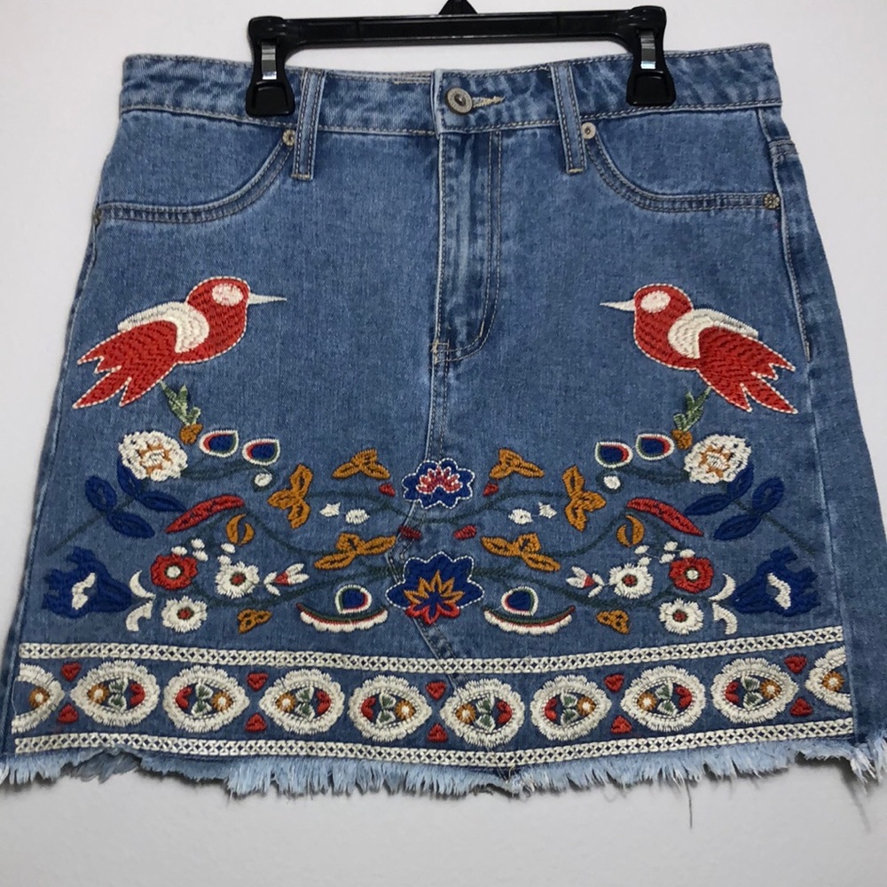 Umgee Embroidered Birds and Flower design Fall Denim Mini Skirt, size Medium